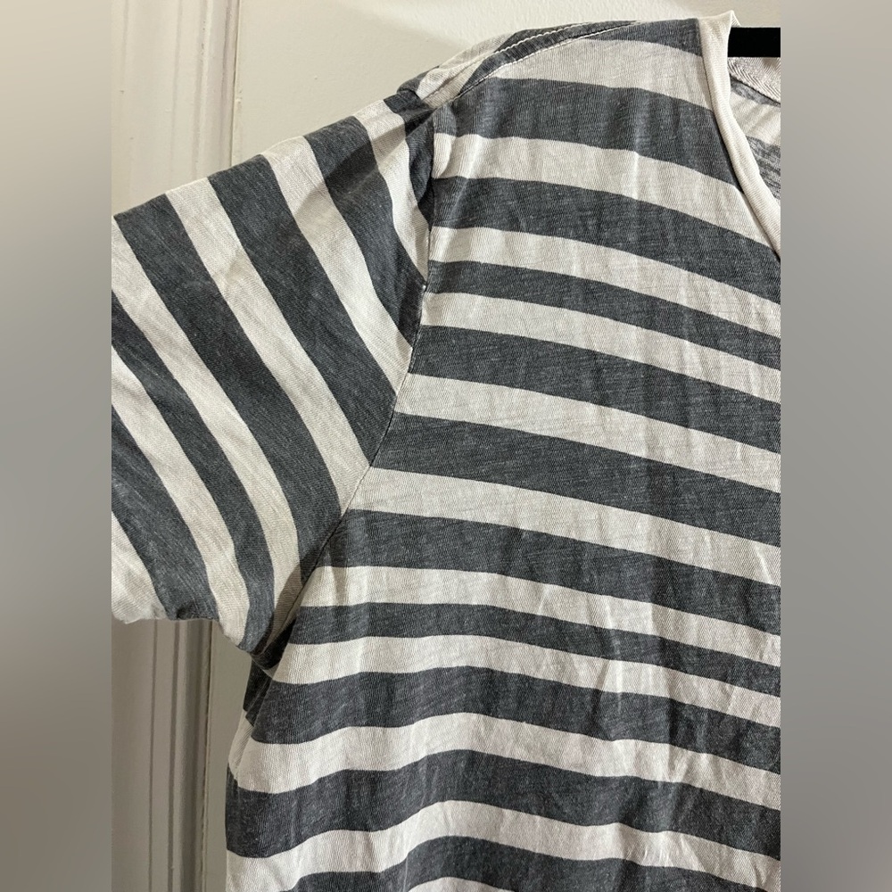 AllSaints Barrett short sleeve crew neck T-shirt in white and grey stripe - Picture 5 of 7